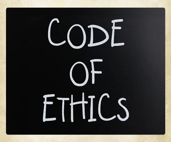 "Bir kara tahta üzerinde beyaz tebeşir ile el yazısı etik kodu" — Stok fotoğraf