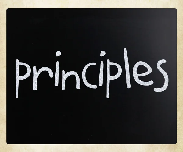 "Principles"handgeschreven met wit krijt op een bord — Stockfoto