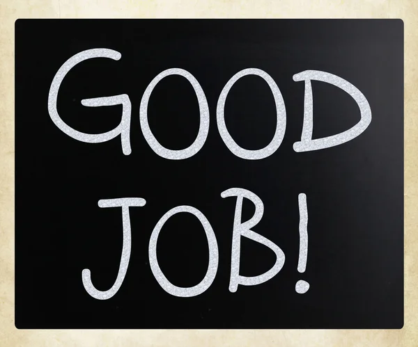 "Bra jobbat ”! handskrivna med vit krita på en svart tavla — Stockfoto