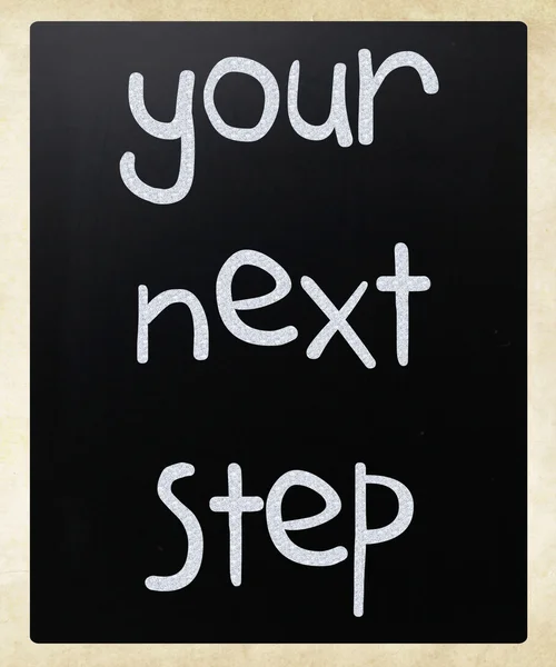 "Tu próximo paso "escrito a mano con tiza blanca en una pizarra — Foto de Stock