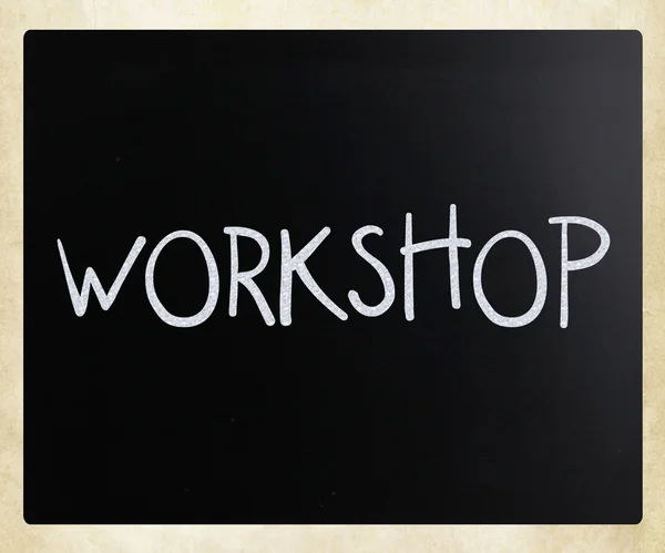 "Workshop" handwritten with white chalk on a blackboard — Stock Photo, Image