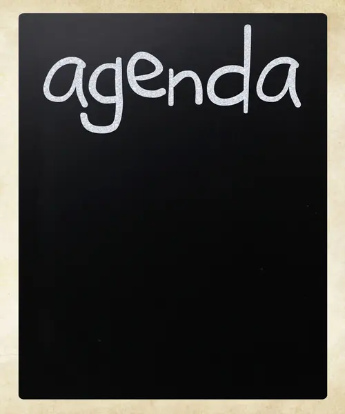 "Agenda "handskriven med vit krita på en svart tavla — Stockfoto
