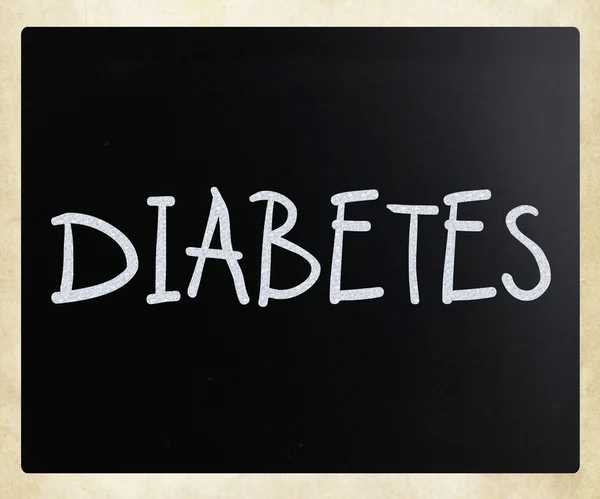 "Diabetes "handgeschrieben mit weißer Kreide auf einer Tafel — Stockfoto