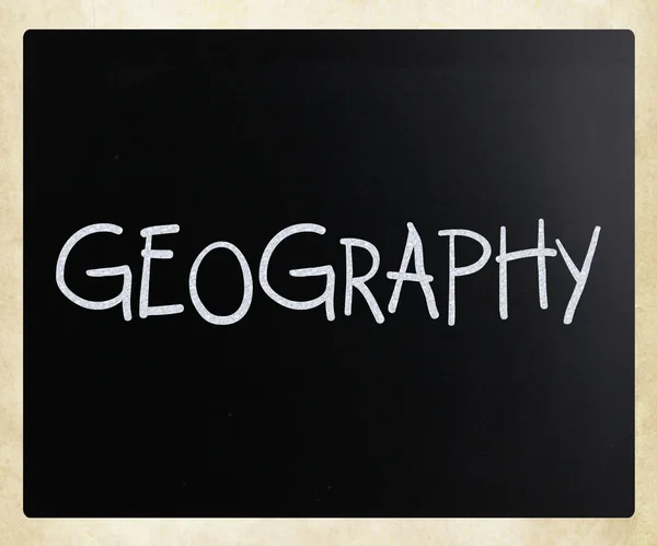 "地理"手写用白色粉笔在黑板上 — 图库照片