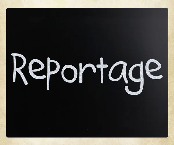 "Reportage "vlastnoručně psaný bílou křídou na tabuli — Stock fotografie