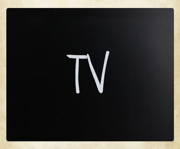 "TV "écrit à la main avec craie blanche sur un tableau noir — Photo