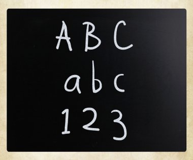 okul blackboard bir kara tahta üzerinde beyaz tebeşir ile el yazısı