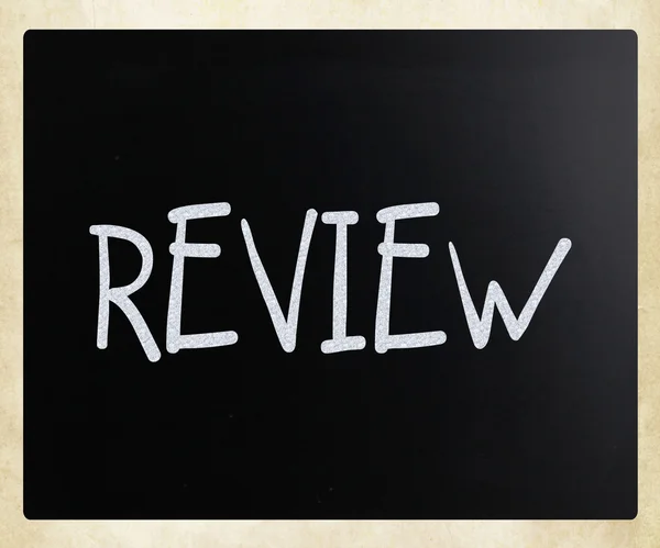 "Review "handgeschreven met wit krijt op een Blackboard — Stockfoto
