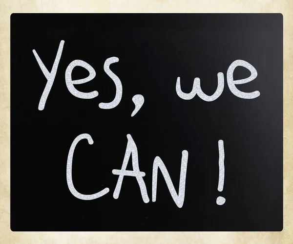 "Ja, vi kan! "handskriven med vit krita på en svart tavla — Stockfoto