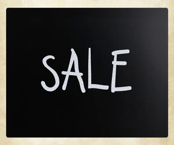 "Sprzedaż"odręcznie białą kredą na tablicy — Zdjęcie stockowe