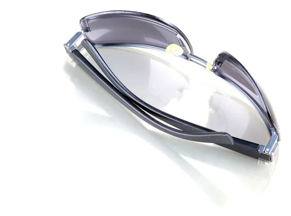 Вирізати з жіночих сонцезахисних окулярів на білому тлі — стокове фото