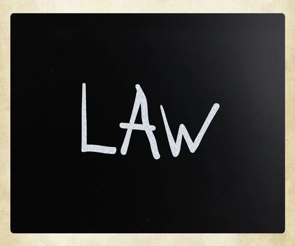 A palavra "Lei" manuscrita com giz branco em um quadro-negro — Fotografia de Stock