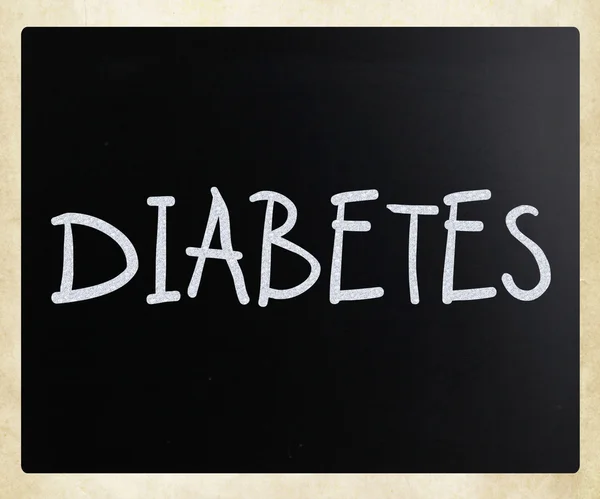 "Diabetes "handgeschrieben mit weißer Kreide auf einer Tafel — Stockfoto
