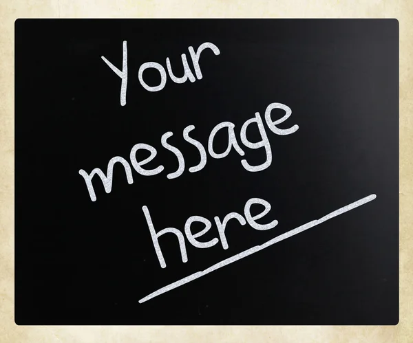 "Uw bericht hier "handgeschreven met wit krijt op een Blackboard — Stockfoto