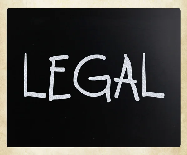 単語「法律」が黒板に白いチョークで手書き — ストック写真
