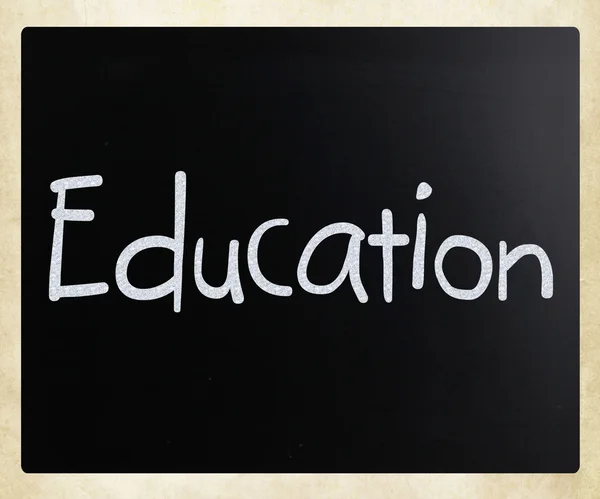 The word "Education" handwritten with white chalk on a blackboar — Stock Photo, Image