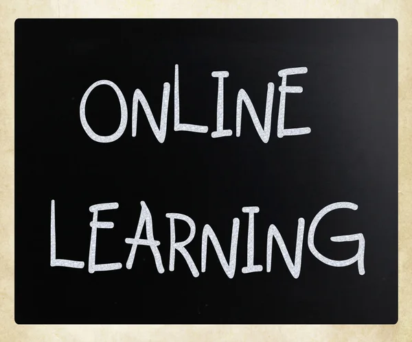 "Online μάθηση "χειρόγραφη με λευκή κιμωλία σε έναν μαυροπίνακα — Φωτογραφία Αρχείου
