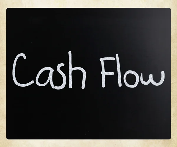 "Cash flow "kézzel írott, fehér kréta egy táblára — Stock Fotó