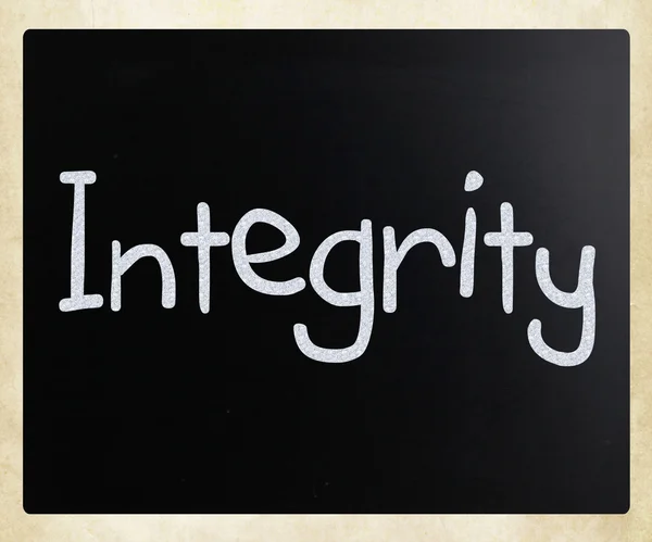 The word "Integrity" handwritten with white chalk on a blackboar — Stock Photo, Image