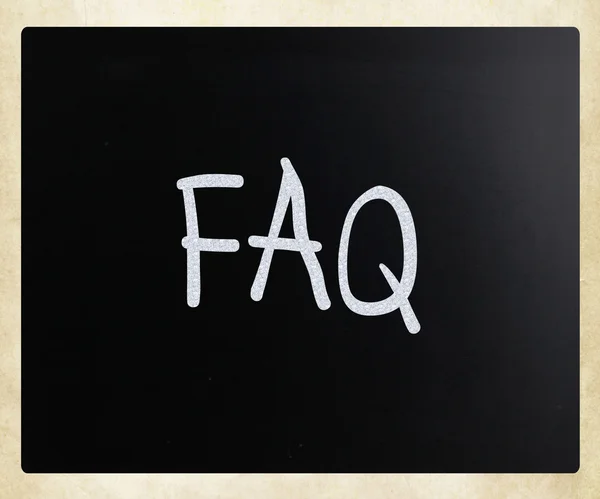 "FAQ "scritto a mano con gesso bianco su lavagna — Foto Stock