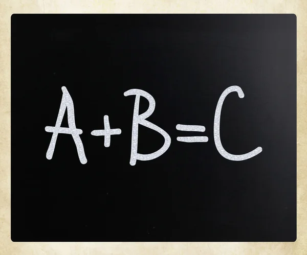 "A + B = C "handskriven med vit krita på en svart tavla — Stockfoto