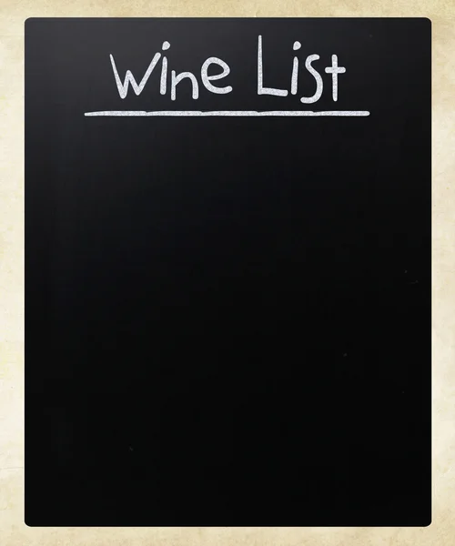 "Список вин, написаний вручну з білою крейдою на дошці — стокове фото