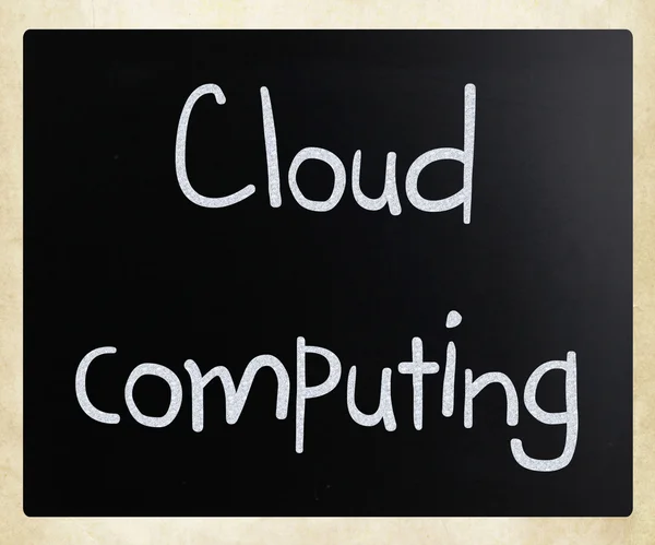 "Cloud computing "escrito a mano con tiza blanca en una pizarra —  Fotos de Stock
