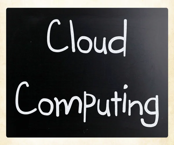 "Cloud computing "escrito a mano con tiza blanca en una pizarra —  Fotos de Stock