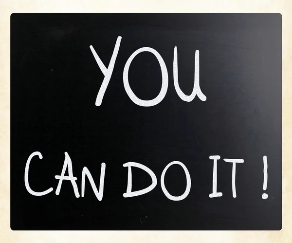 "Bunu yapabilirsin" yazılı beyaz tebeşirle tahtaya — Stok fotoğraf