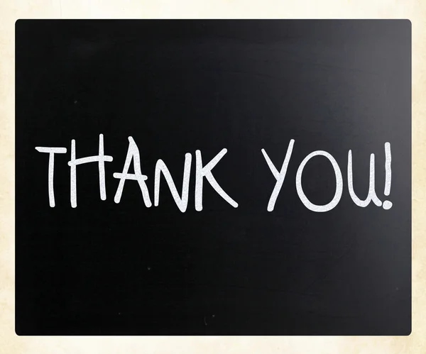"Danke "handgeschrieben mit weißer Kreide auf einer Tafel — Stockfoto