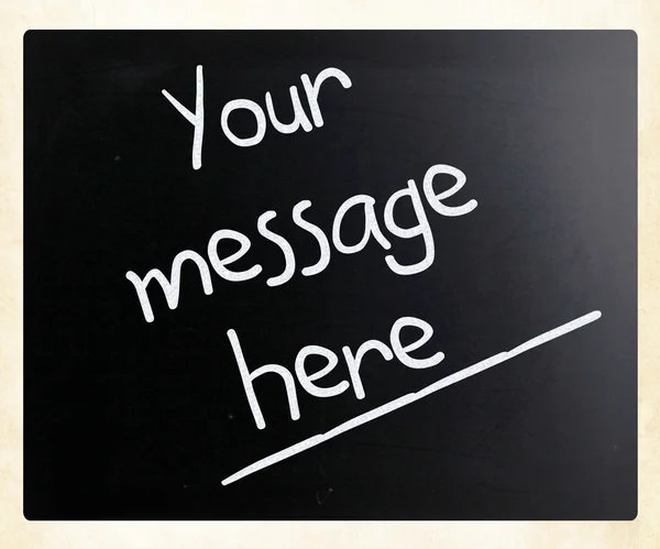 "Uw bericht hier "handgeschreven met wit krijt op een Blackboard — Stockfoto