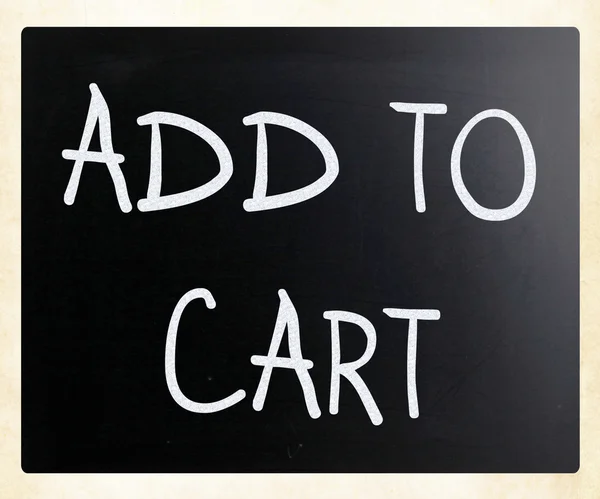 "Toevoegen aan winkelwagen "handgeschreven met wit krijt op een Blackboard — Stockfoto
