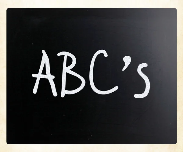 "ABC "escrito a mano con tiza blanca en una pizarra — Foto de Stock