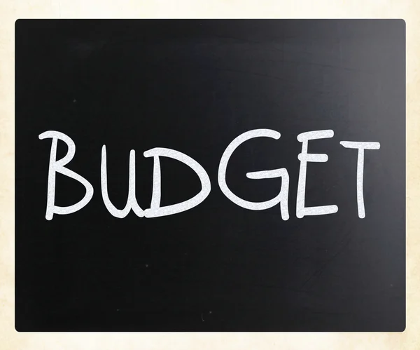 "Presupuesto "escrito a mano con tiza blanca en una pizarra — Foto de Stock