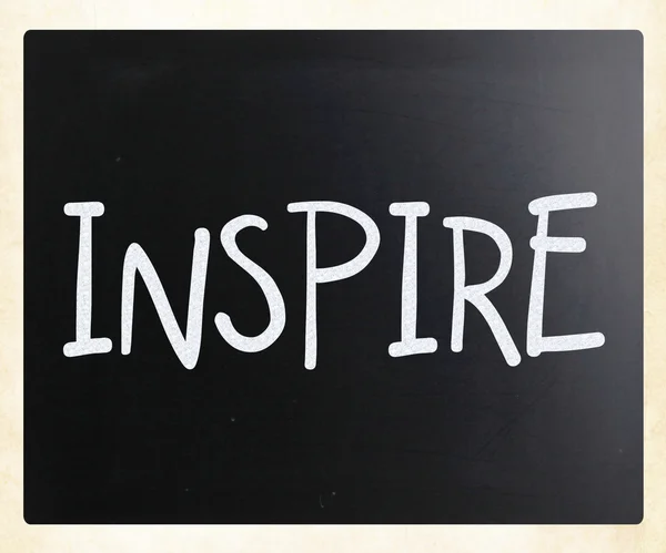 "INSPIRE "kézzel írott, fehér kréta egy táblára — Stock Fotó