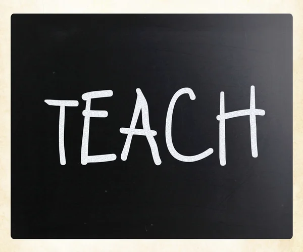 "Teach" handwritten with white chalk on a blackboard — Stock Photo, Image