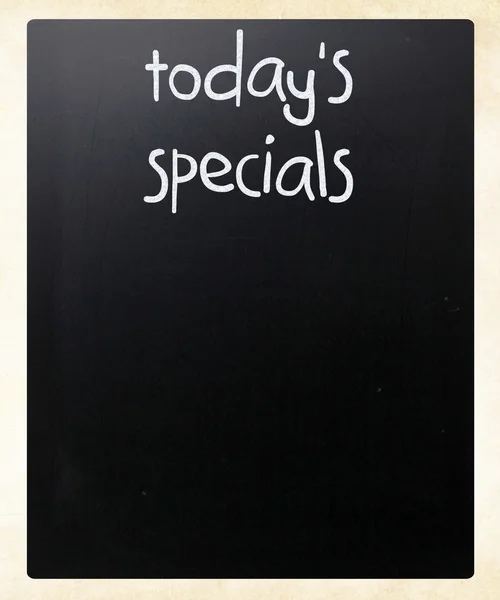 "Today 's specials "handwritten with white chalk on a blackboard — стоковое фото