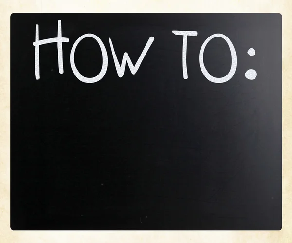 "Hoe "handgeschreven met wit krijt op een Blackboard — Stockfoto