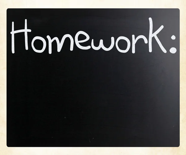 "Homework "tulisan tangan dengan kapur putih di papan tulis — Stok Foto