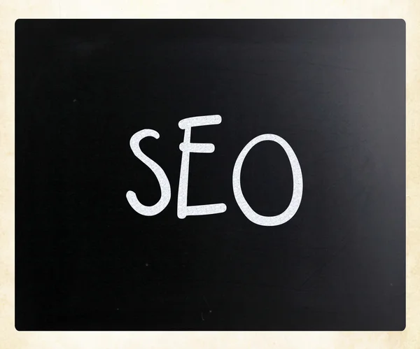 The word "SEO" handwritten with white chalk on a blackboard — Stock Photo, Image