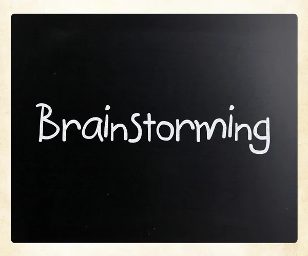 "Brainstorming "handskriven med vit krita på en svart tavla — Stockfoto