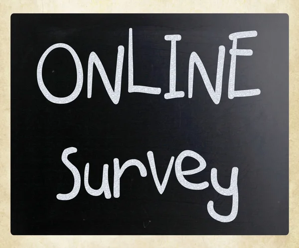"online anket" bir kara tahta üzerinde beyaz tebeşir ile el yazısı — Stok fotoğraf