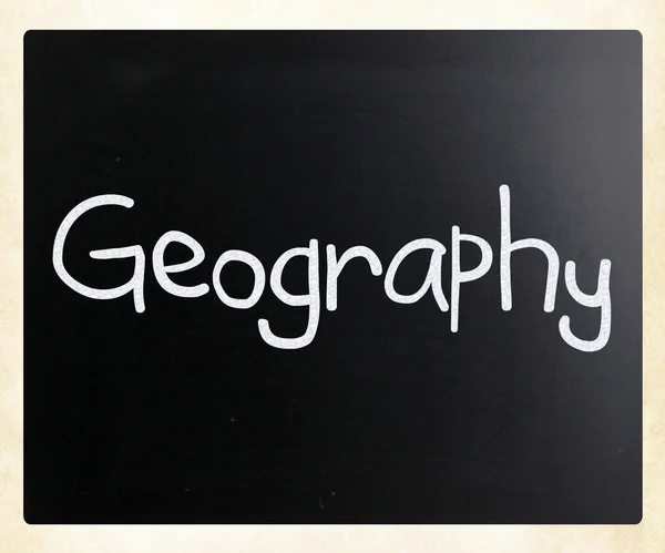 "Geografia "scritta a mano con gesso bianco su lavagna — Foto Stock