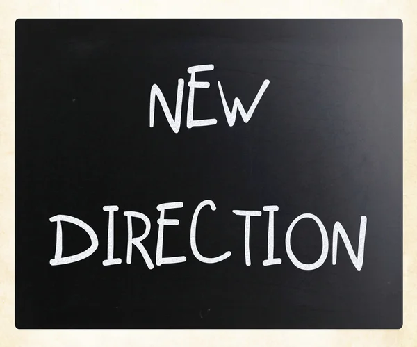 "Neue Richtung "handgeschrieben mit weißer Kreide auf einer Tafel — Stockfoto