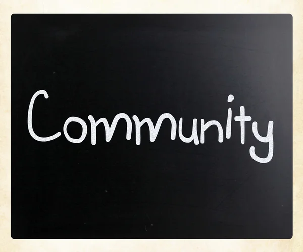 "Topluluk" bir tahta üzerinde beyaz tebeşir ile el yazısı — Stok fotoğraf