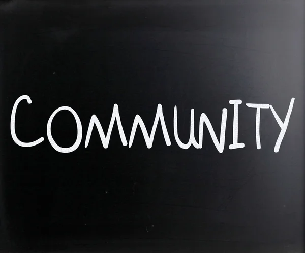 "Community "handgeschreven met wit krijt op een Blackboard — Stockfoto