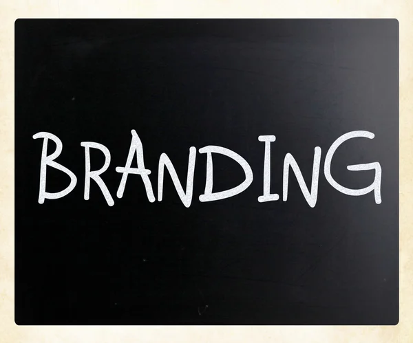 "Branding "escrito a mano con tiza blanca en una pizarra — Foto de Stock