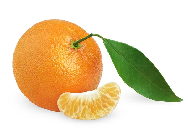 Tangerine with leaf and slice — Stock Photo, Image