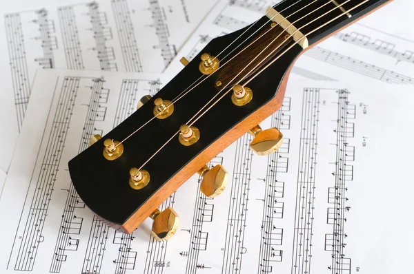 Lekcje gry na gitarze — Zdjęcie stockowe