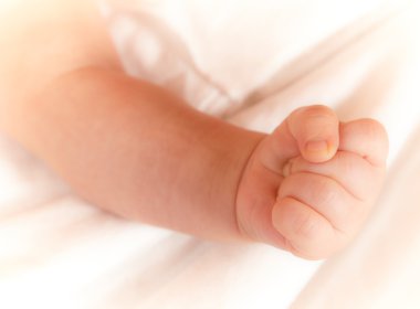 Yeni doğan bebek el